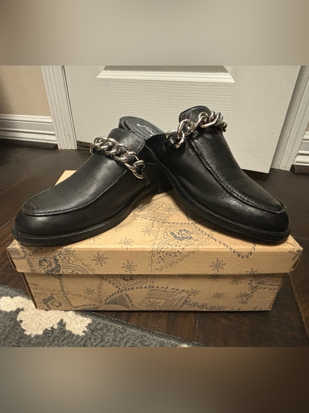 Black Chain-Detail Leather Mule Loafers for Women